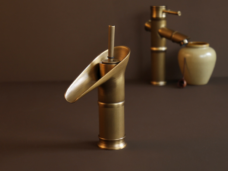 Vòi nước lavabo âm bàn kiểu thác nước