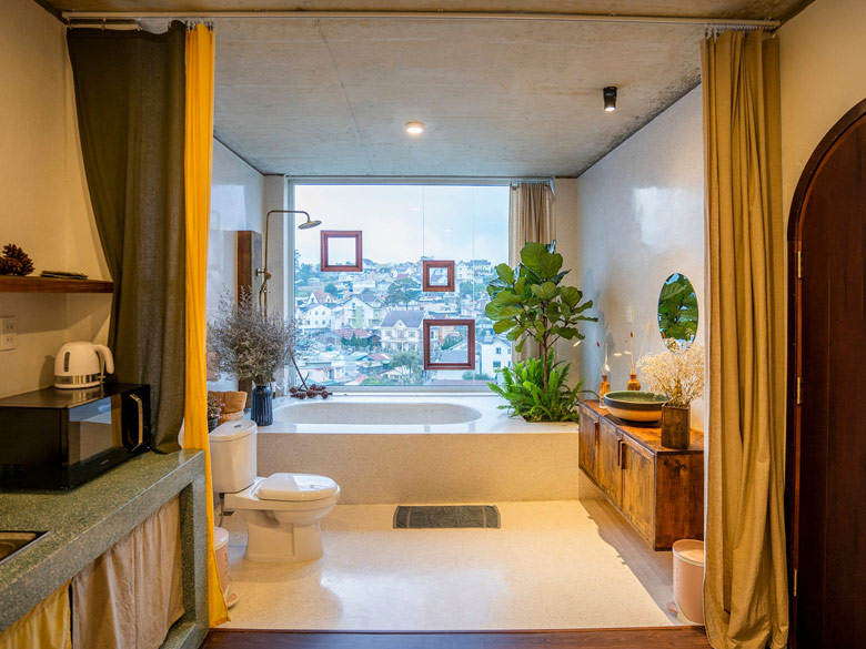 Không gian trên cao hướng hoàng hôn tại căn phòng Treetop